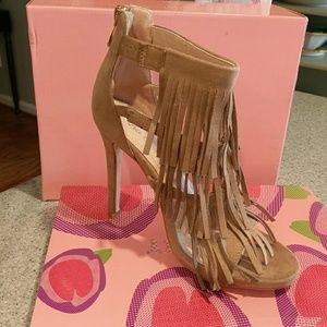 NIB gorgeous khaki fringed stiletto sandals